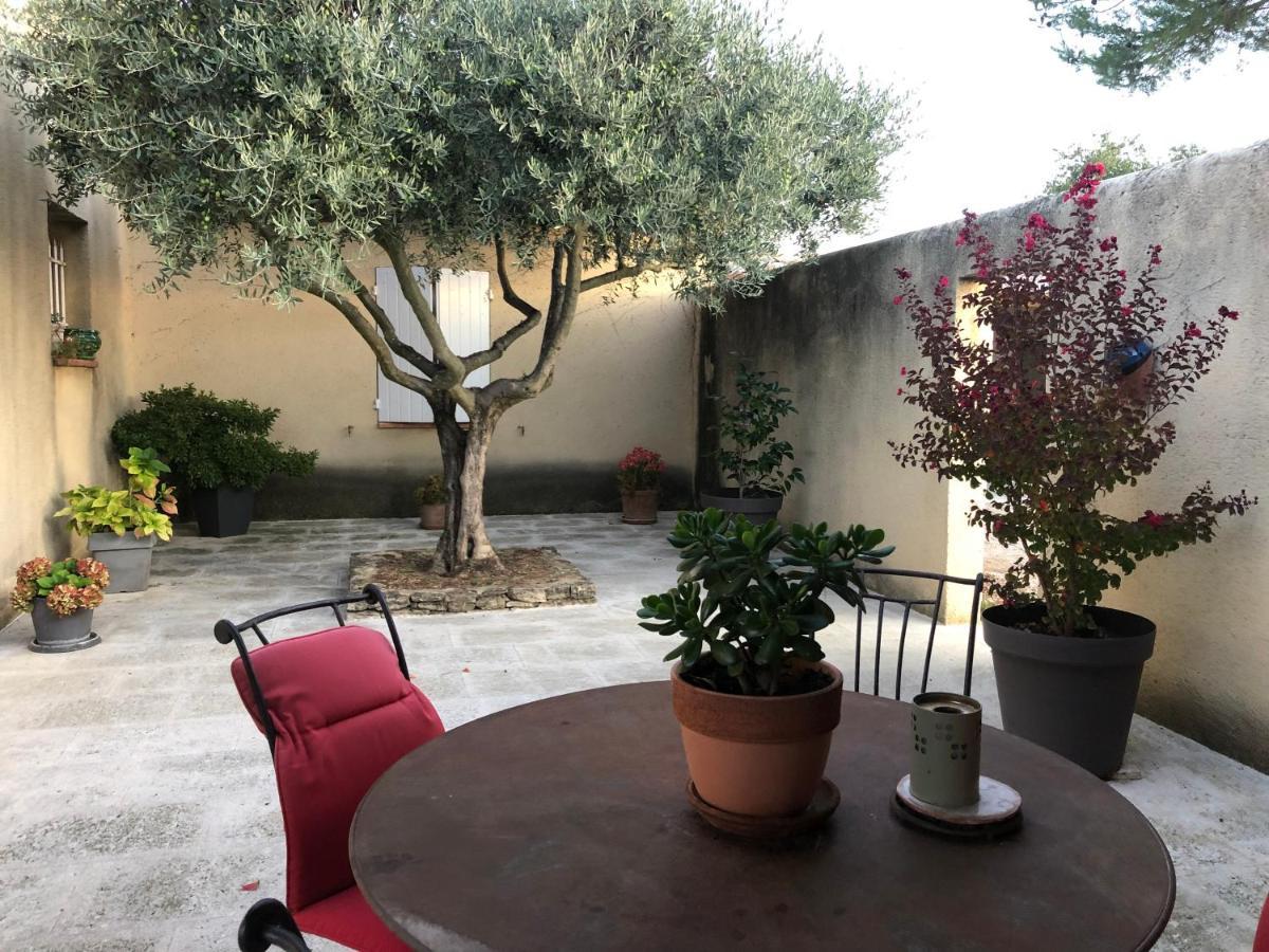 Villa dans le LUBERON à 2 km de LOURMARIN Lauris Exterior foto